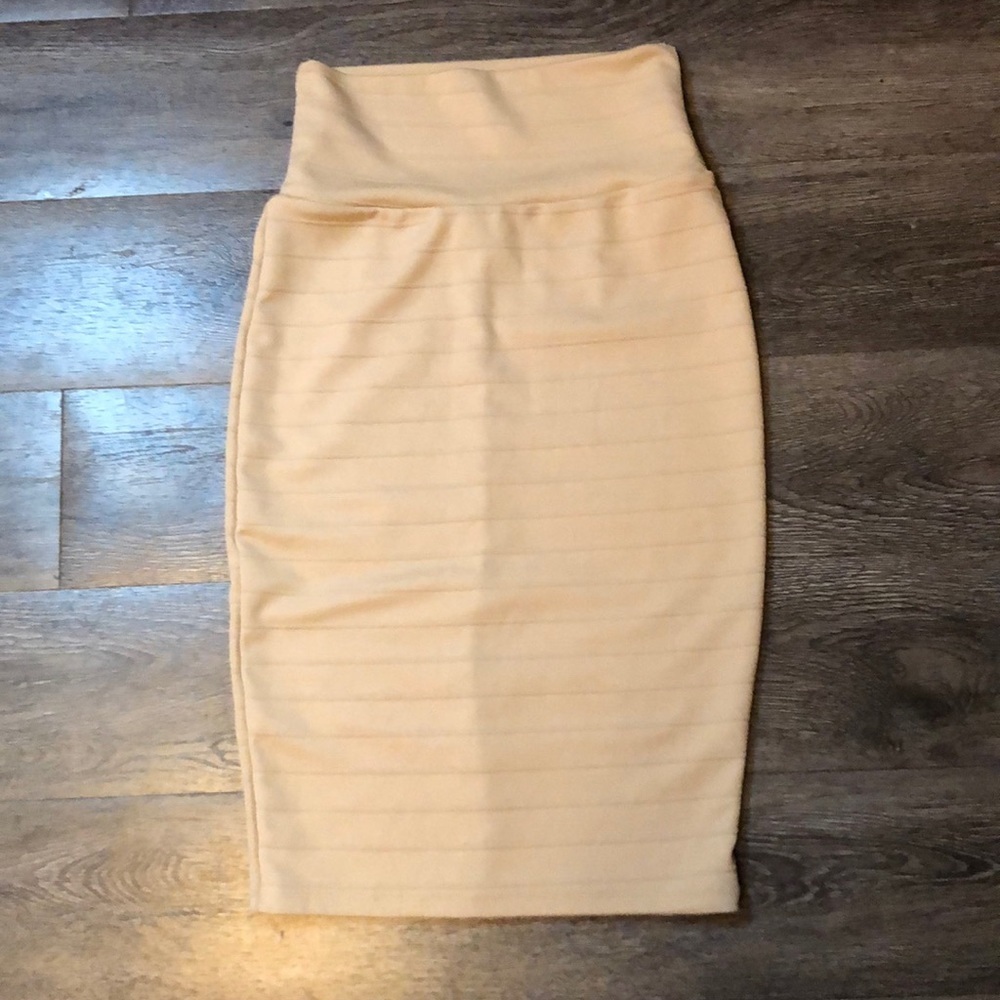 Body hugging high waisted midi skirt